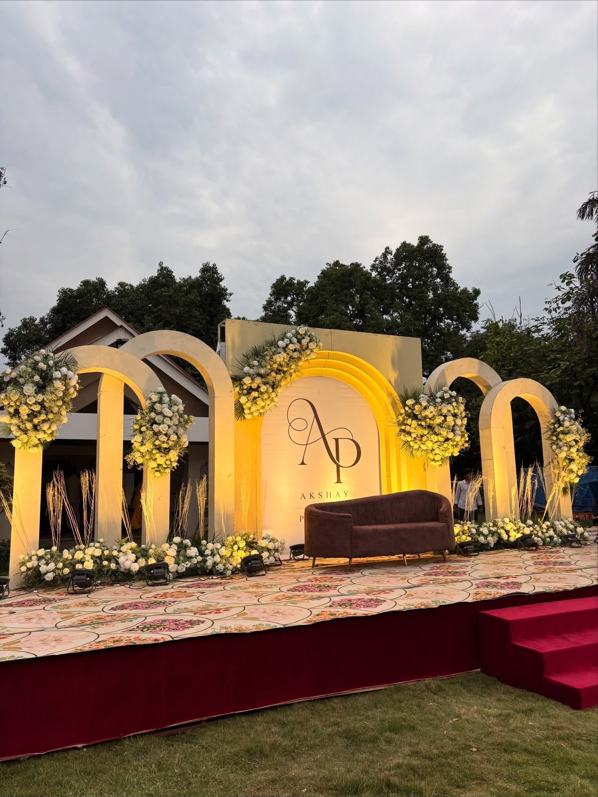 Golden stage setup